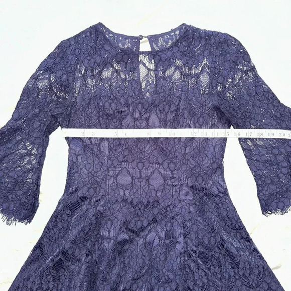 Eliza J Navy Blue Lace Bell Sleeve Cocktail Wedding Evening Dress Sz 4P - Picture 4 of 6